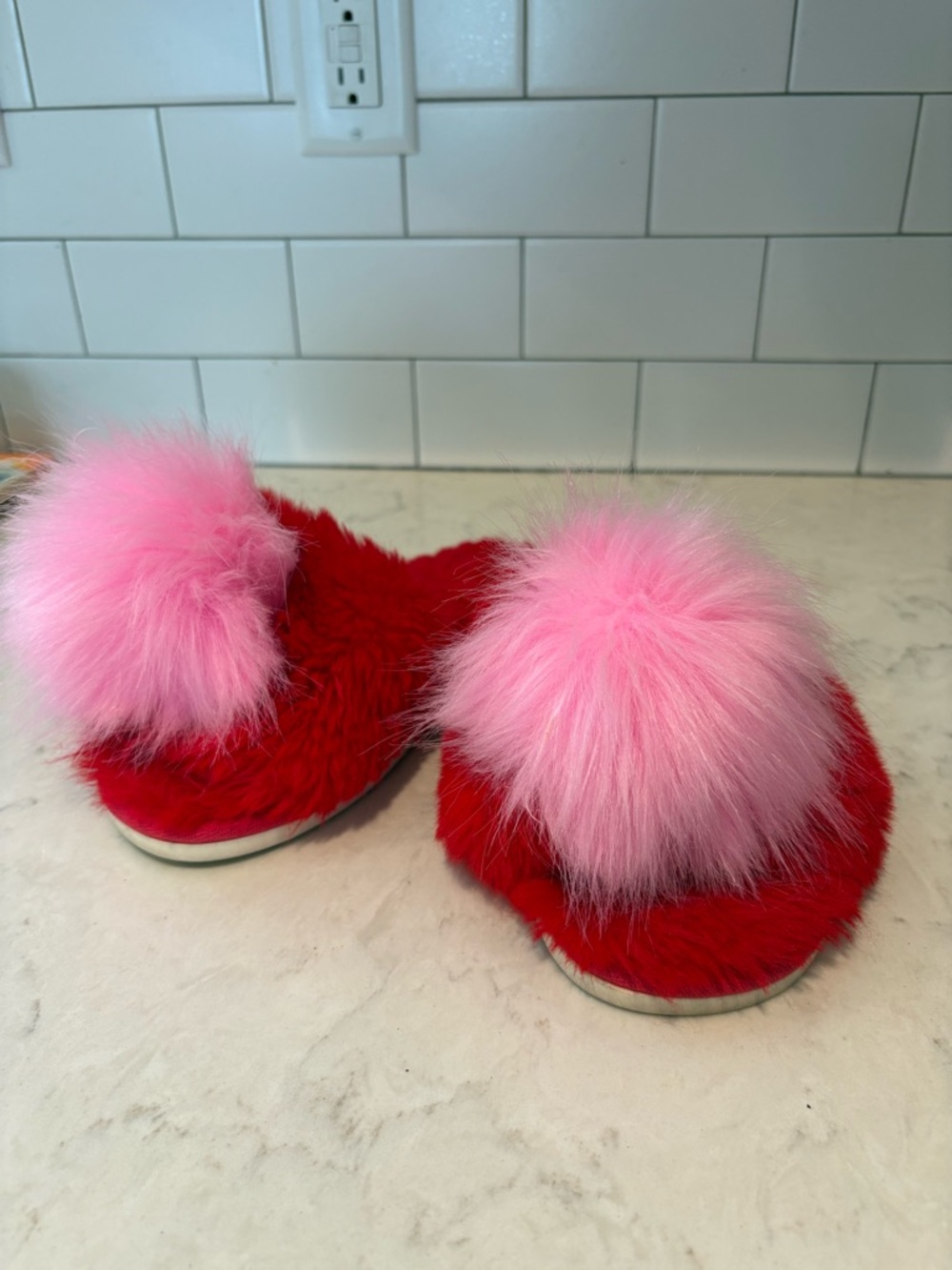 Shiraleah Amor Red & Pink Fuzzy Pom Pom Slippers – [L/XL]
